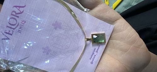 Emerald-Green Pendant Wire Necklace